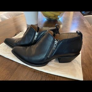 Frye Sacha Moto Shooties, 8.5